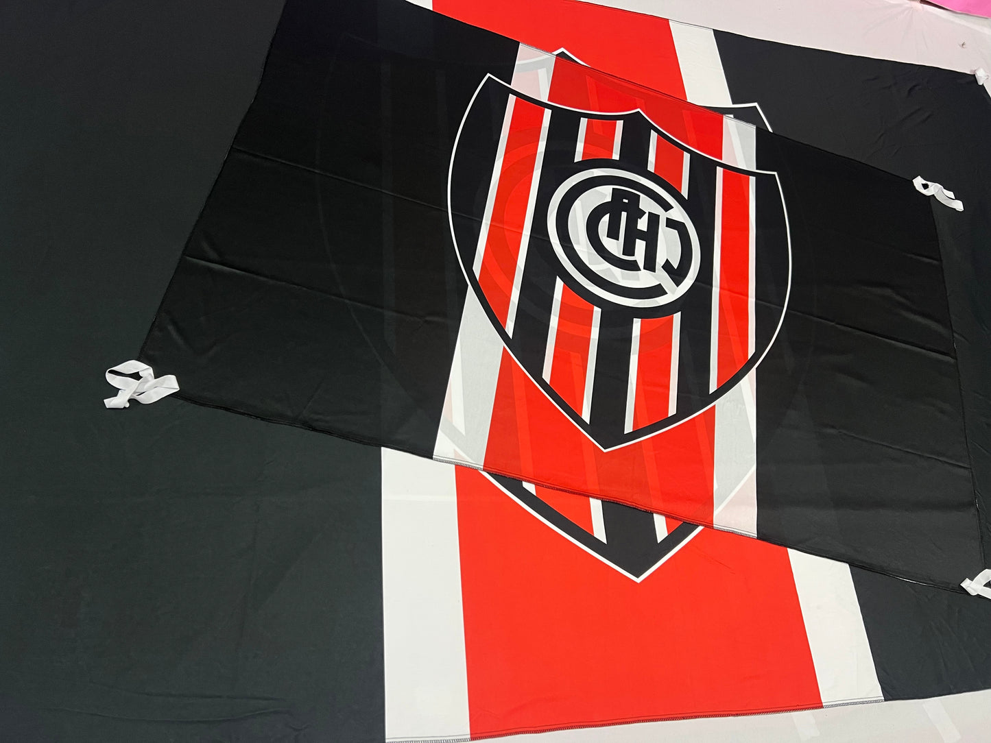 Banderas de Chacarita – 1,50 x 1,00 m / 2,50 x 1,50 m – Tela Resistente – Envío Gratis a Todo el País 🇦🇷
