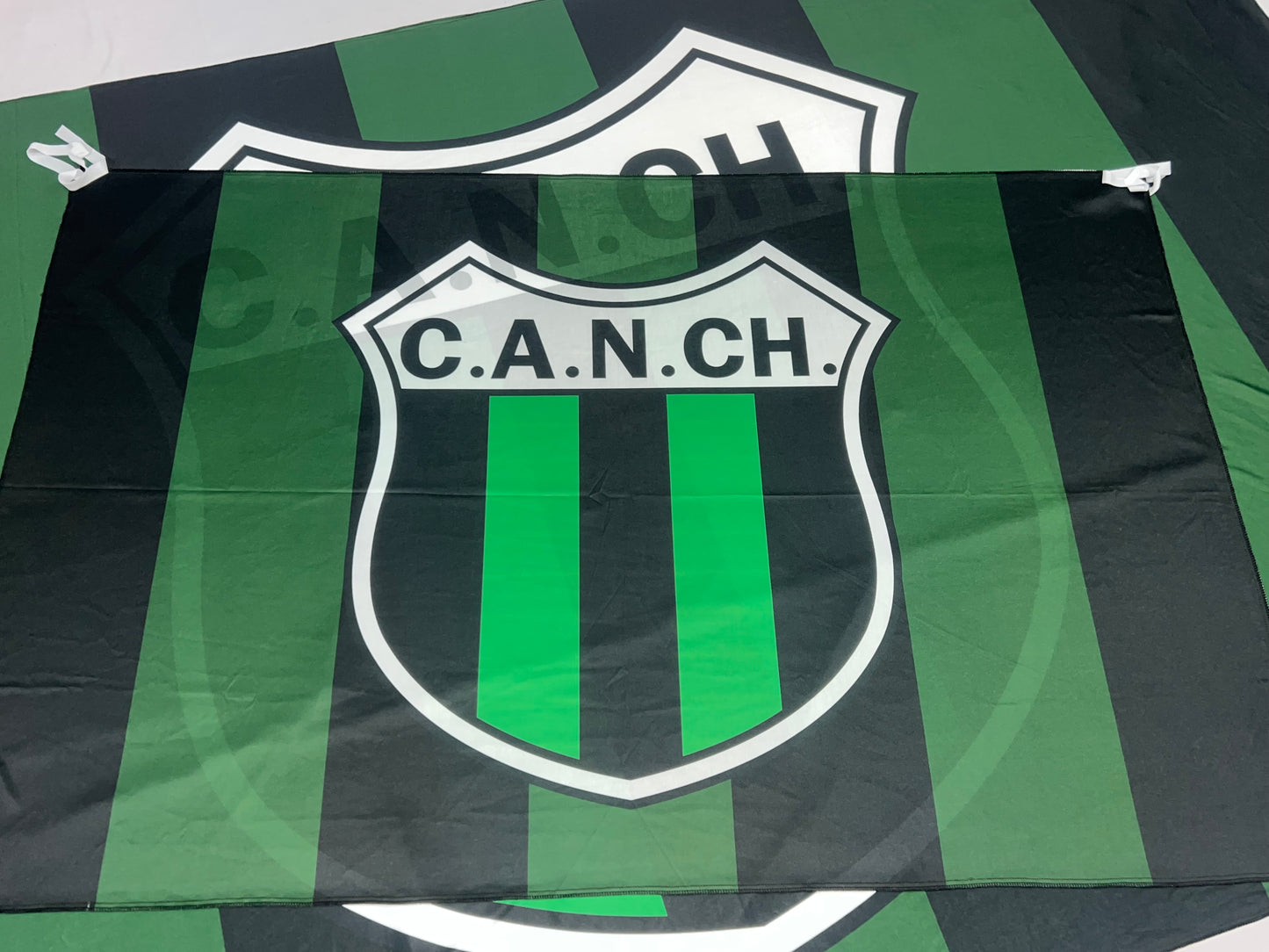 Banderas de Nueva Chicago – 1,50 x 1,00 m / 2,50 x 1,50 m – Tela Resistente – Envío Gratis a Todo el País 🇦🇷