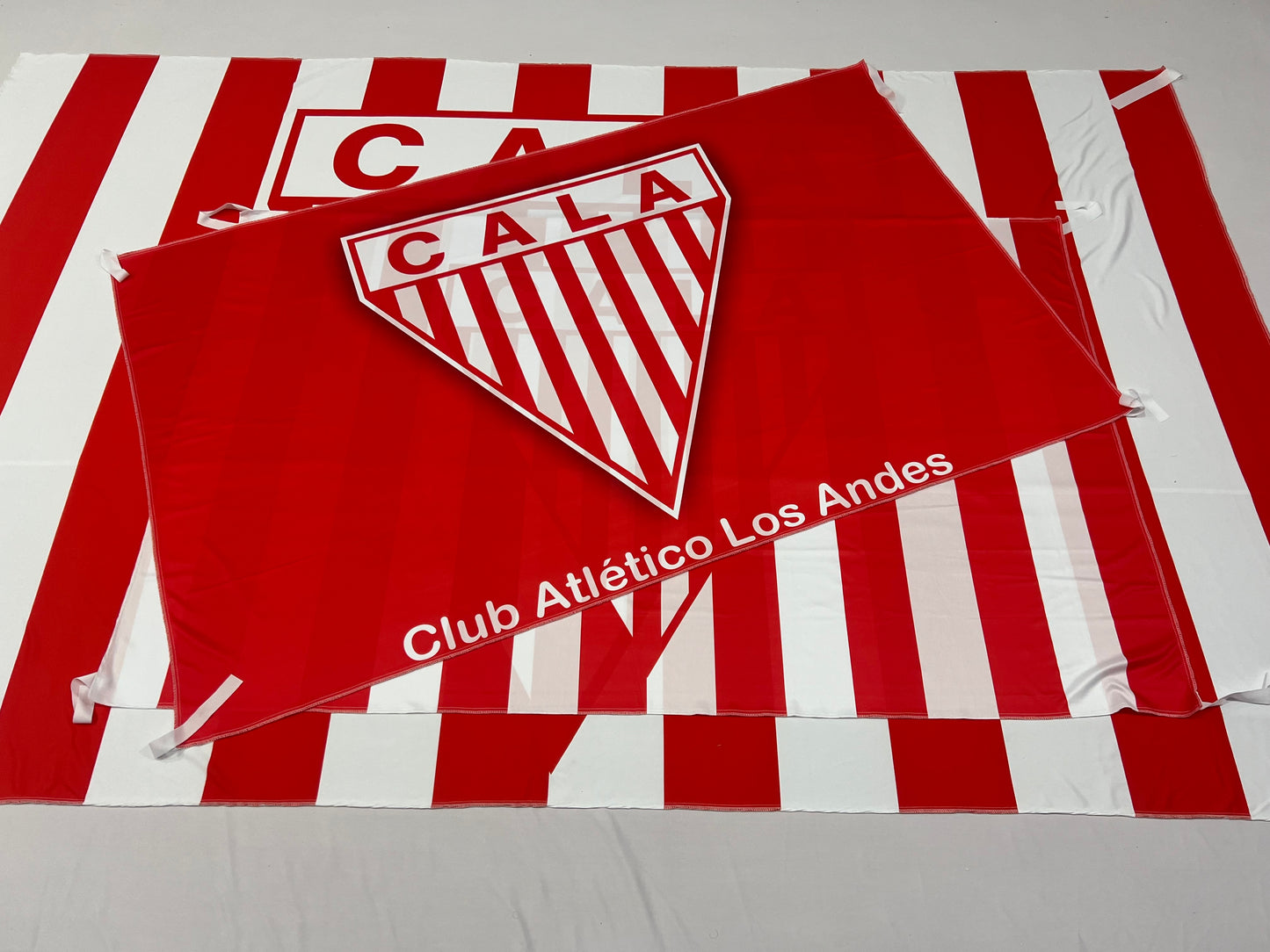 Bandera Los Andes (Roja)– 1,50 x 1,00 m / 2,50 x 1,50 m – Tela Resistente – Envío Gratis a Todo el País