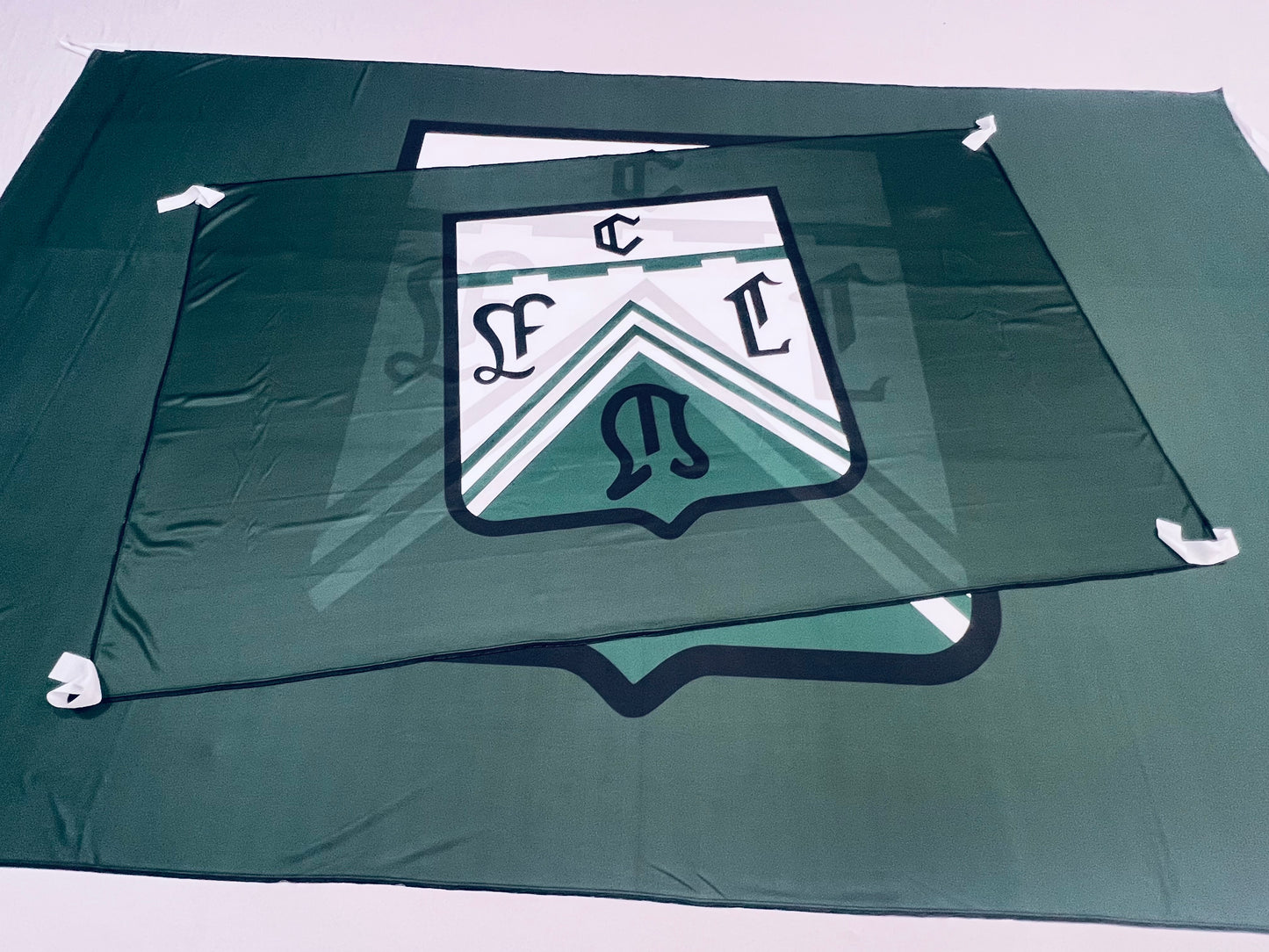 Bandera Ferro – 1,50 x 1,00 m / 2,50 x 1,50 m – Tela Resistente – Envío Gratis a Todo el País