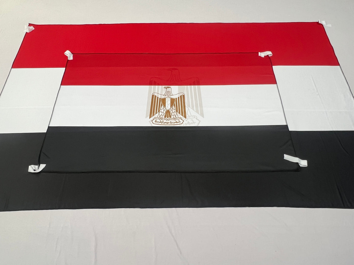 Bandera Egipto – 1,50 x 1,00 m / 2,50 x 1,50 m – Tela Resistente – Envío Gratis a Todo el País