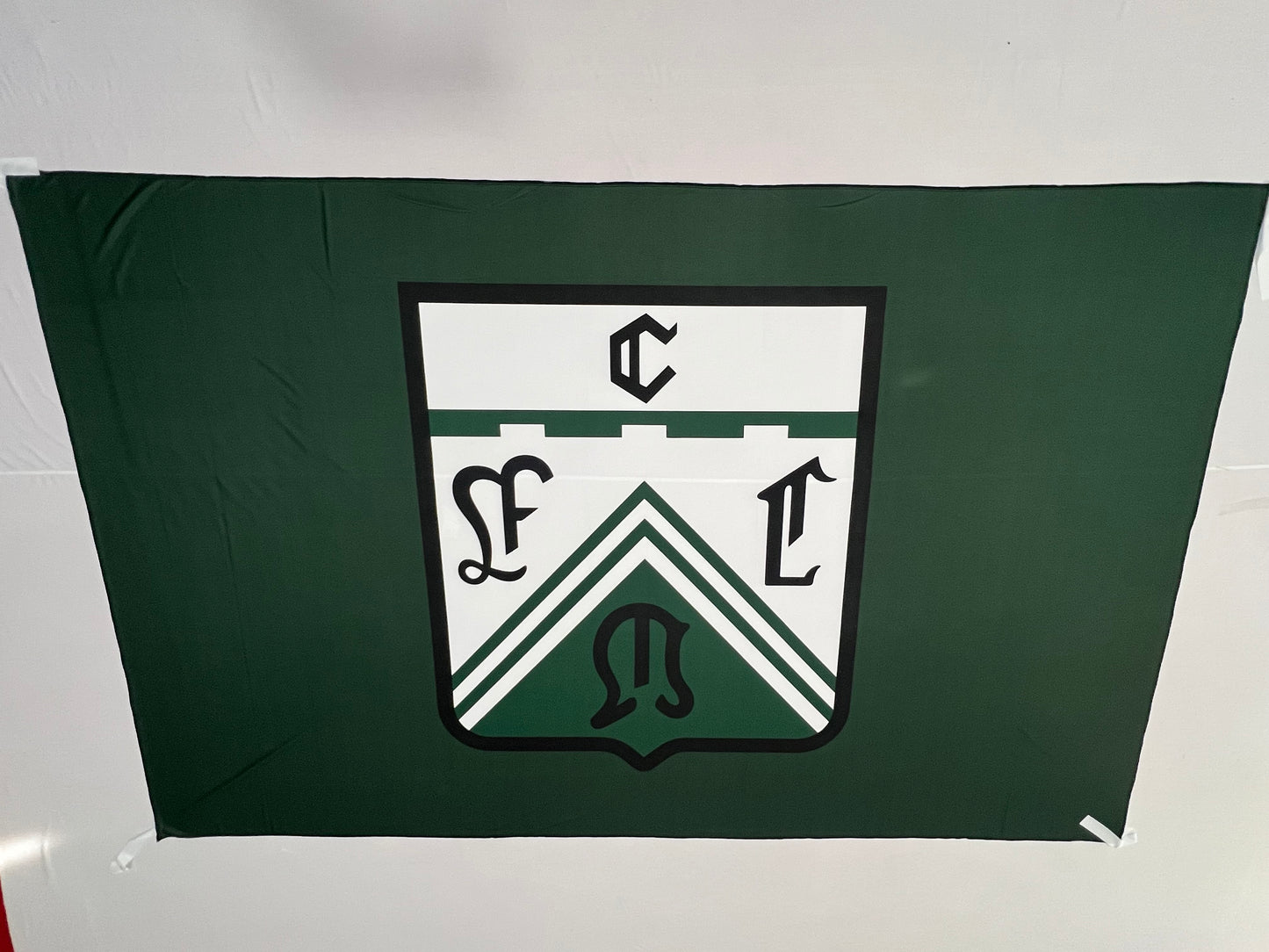 Bandera Ferro – 1,50 x 1,00 m / 2,50 x 1,50 m – Tela Resistente – Envío Gratis a Todo el País