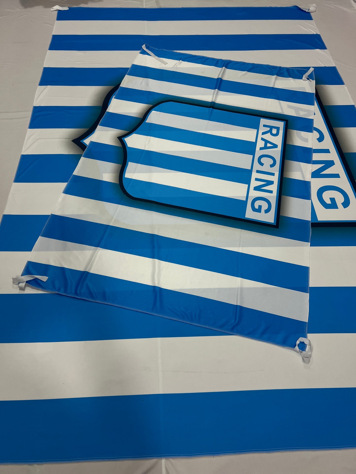 Bandera de Racing Club 🔵⚪ La Racineta a Todo Color – Envío Gratis