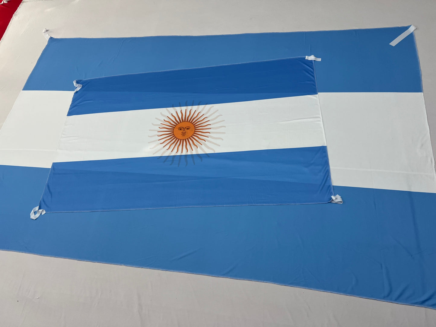 Bandera Argentina – 1,50 x 1,00 m / 2,50 x 1,50 m – Tela Resistente – Envío Gratis a Todo el País