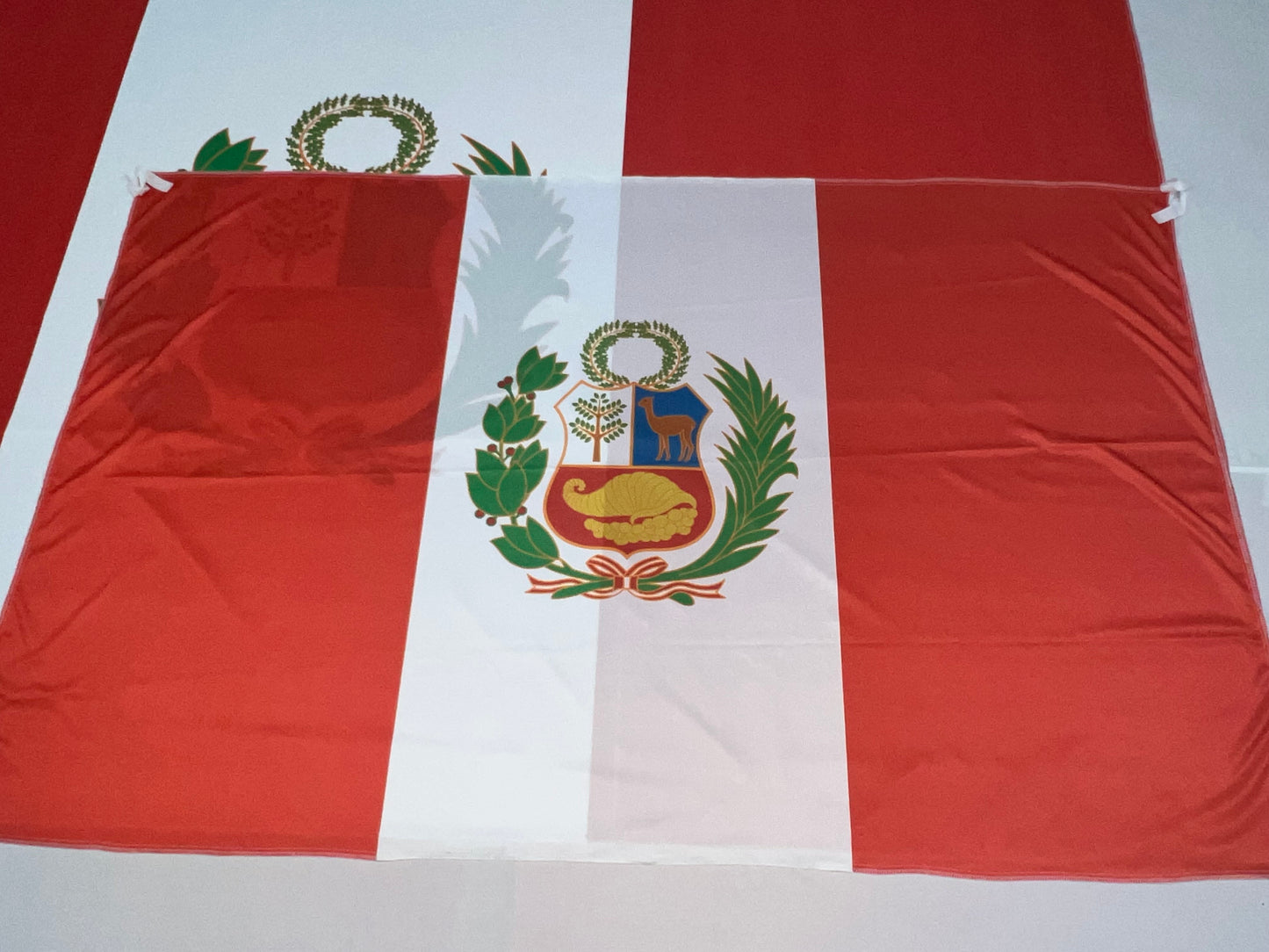 Banderas de Perú – 1,50 x 1,00 m / 2,50 x 1,50 m – Tela Resistente – Envío Gratis a Todo el País 🇦🇷