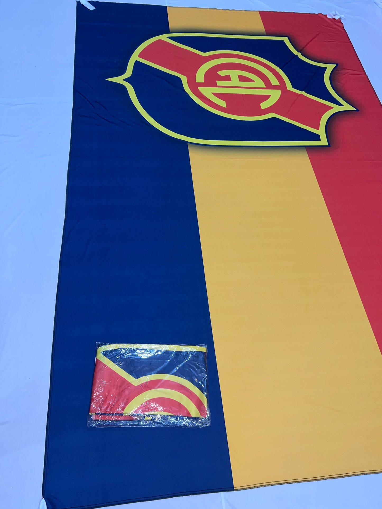 Bandera de Colegiales 🟡🔴🔵 Orgullo Tricolor – Personalizadas y Envío Gratis