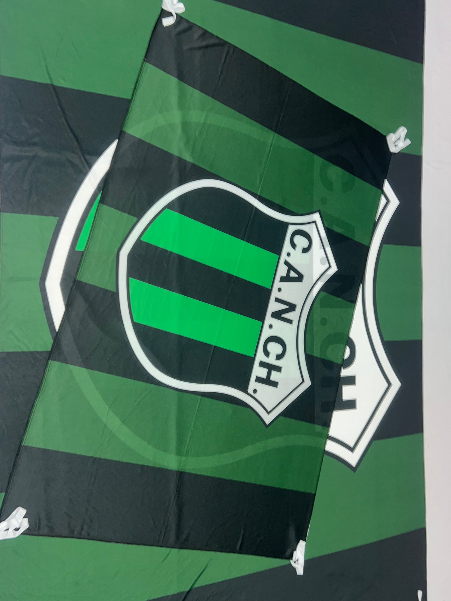 Banderas de Nueva Chicago – 1,50 x 1,00 m / 2,50 x 1,50 m – Tela Resistente – Envío Gratis a Todo el País 🇦🇷