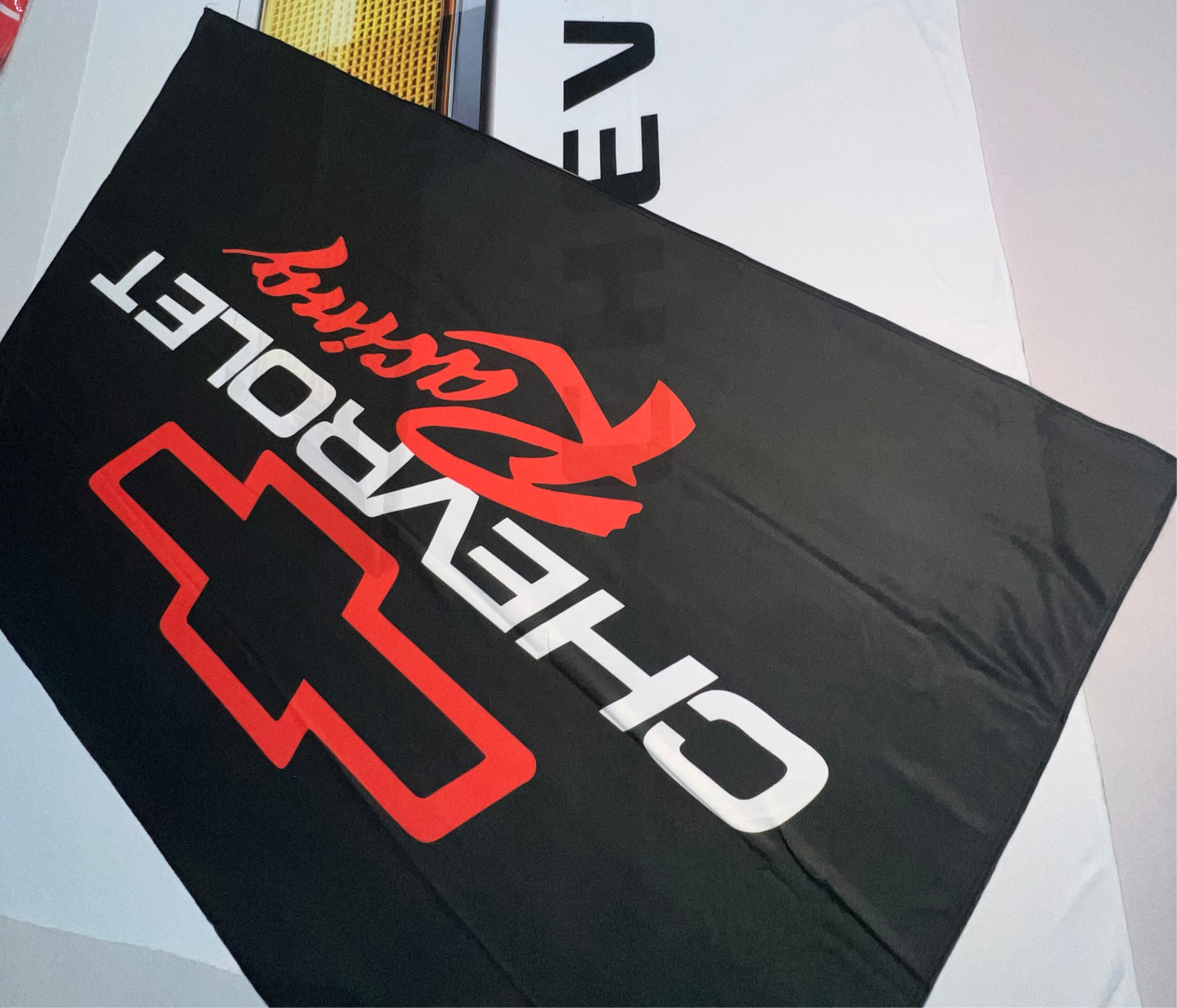 Banderas de Chevrolet Negra – 1,50 x 1,00 m / 2,50 x 1,50 m – Tela Resistente – Envío Gratis a Todo el País 🇦🇷