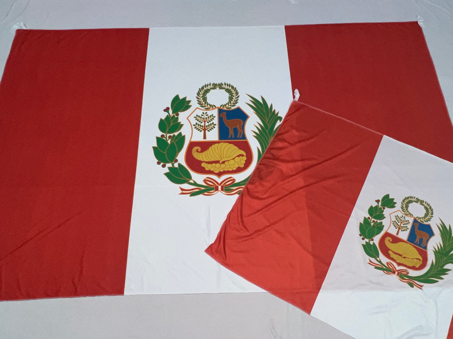 Banderas de Perú – 1,50 x 1,00 m / 2,50 x 1,50 m – Tela Resistente – Envío Gratis a Todo el País 🇦🇷