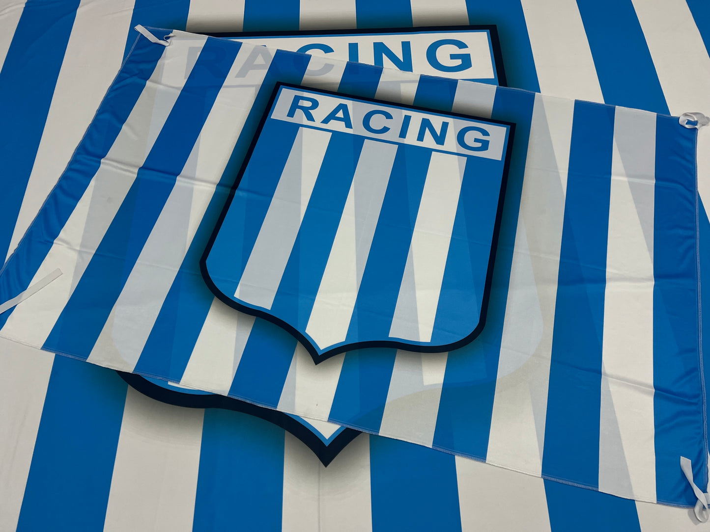Banderas de Racing Club – 1,50 x 1,00 m / 2,50 x 1,50 m – Tela Resistente – Envío Gratis a Todo el País 🇦🇷