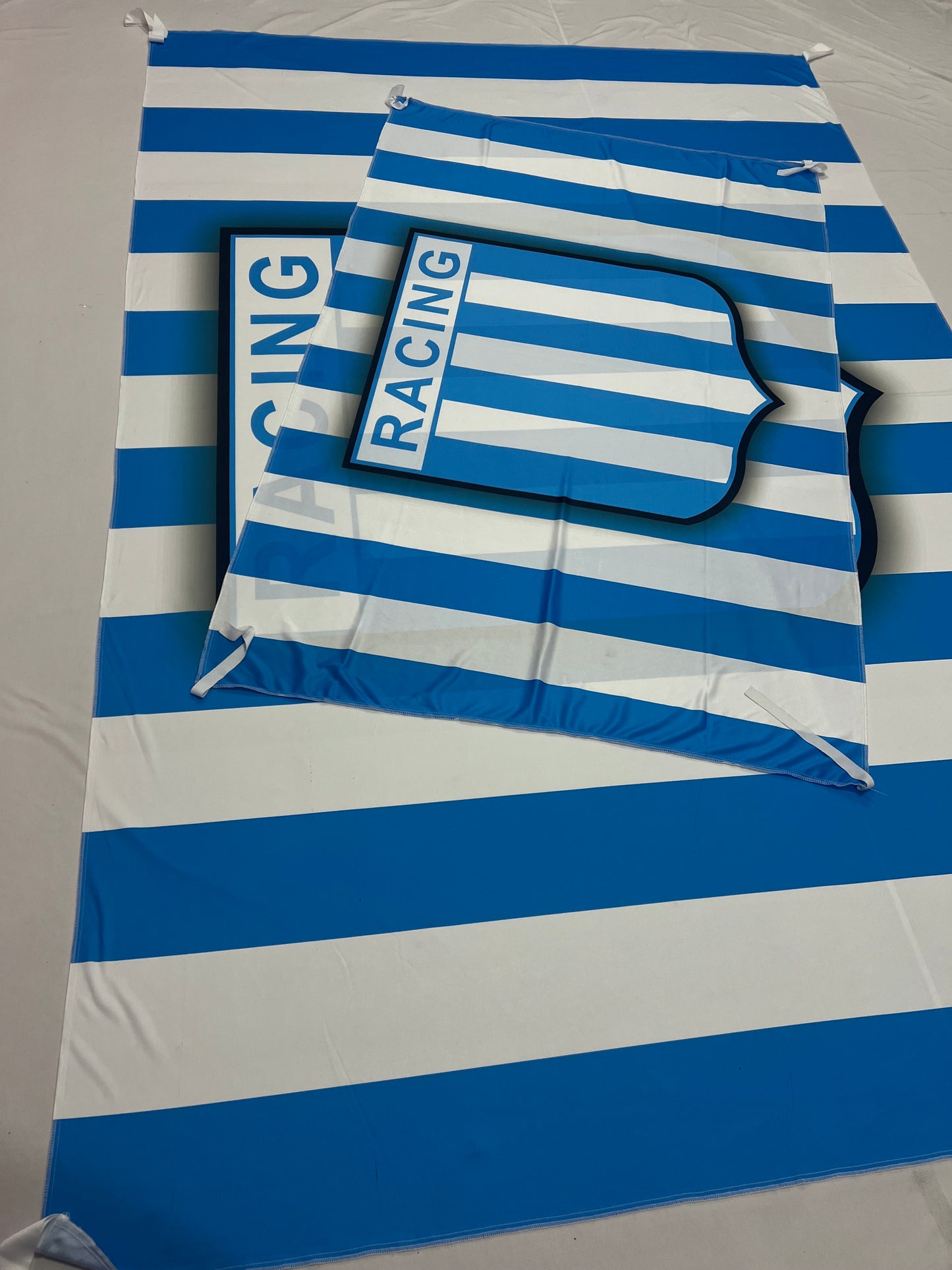 Banderas de Racing Club – 1,50 x 1,00 m / 2,50 x 1,50 m – Tela Resistente – Envío Gratis a Todo el País 🇦🇷