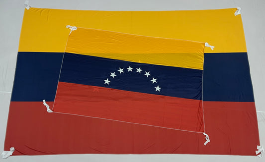 Banderas de Venezuela – 1,50 x 1,00 m / 2,50 x 1,50 m – Tela Resistente – Envío Gratis a Todo el País 🇻🇪