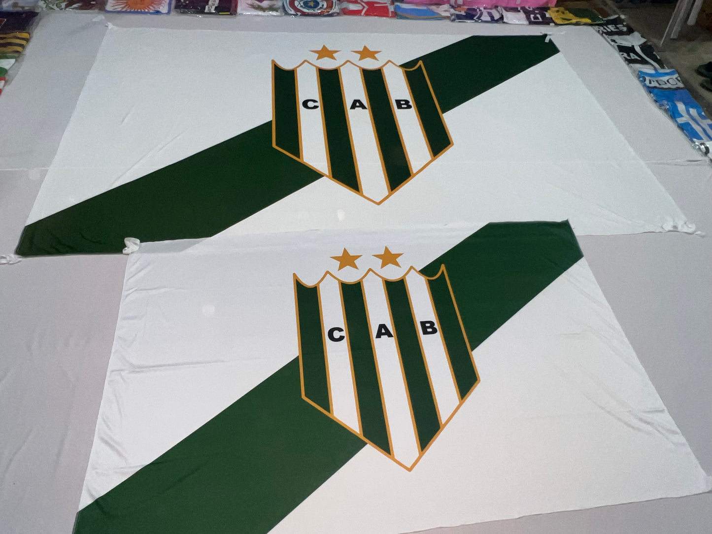 Bandera Banfield Blanca– 1,50 x 1,00 m / 2,50 x 1,50 m – Tela Resistente – Envío Gratis a Todo el País