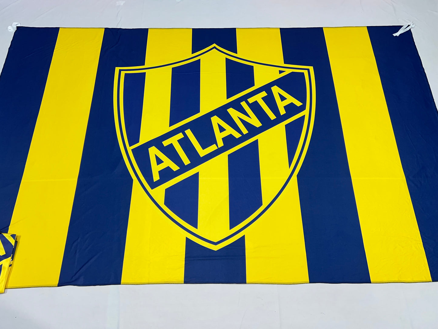 Banderas de Atlanta – 1,50 x 1,00 m / 2,50 x 1,50 m – Tela Resistente – Envío Gratis a Todo el País 🇦🇷