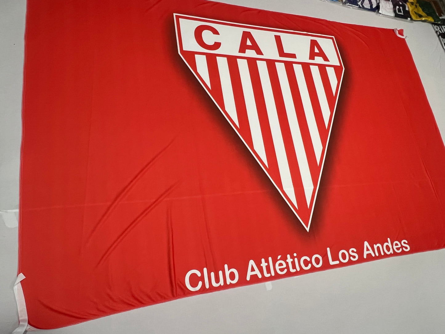 Bandera Los Andes (Roja)– 1,50 x 1,00 m / 2,50 x 1,50 m – Tela Resistente – Envío Gratis a Todo el País