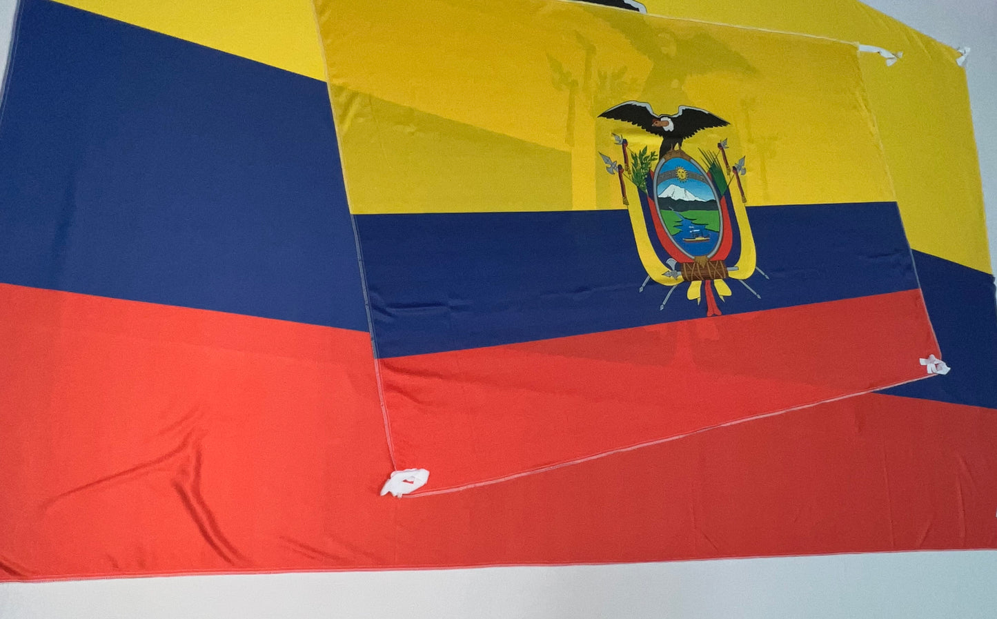 Banderas de Colombia – 1,50 x 1,00 m / 2,50 x 1,50 m – Tela Resistente – Envío Gratis a Todo el País 🇨🇴
