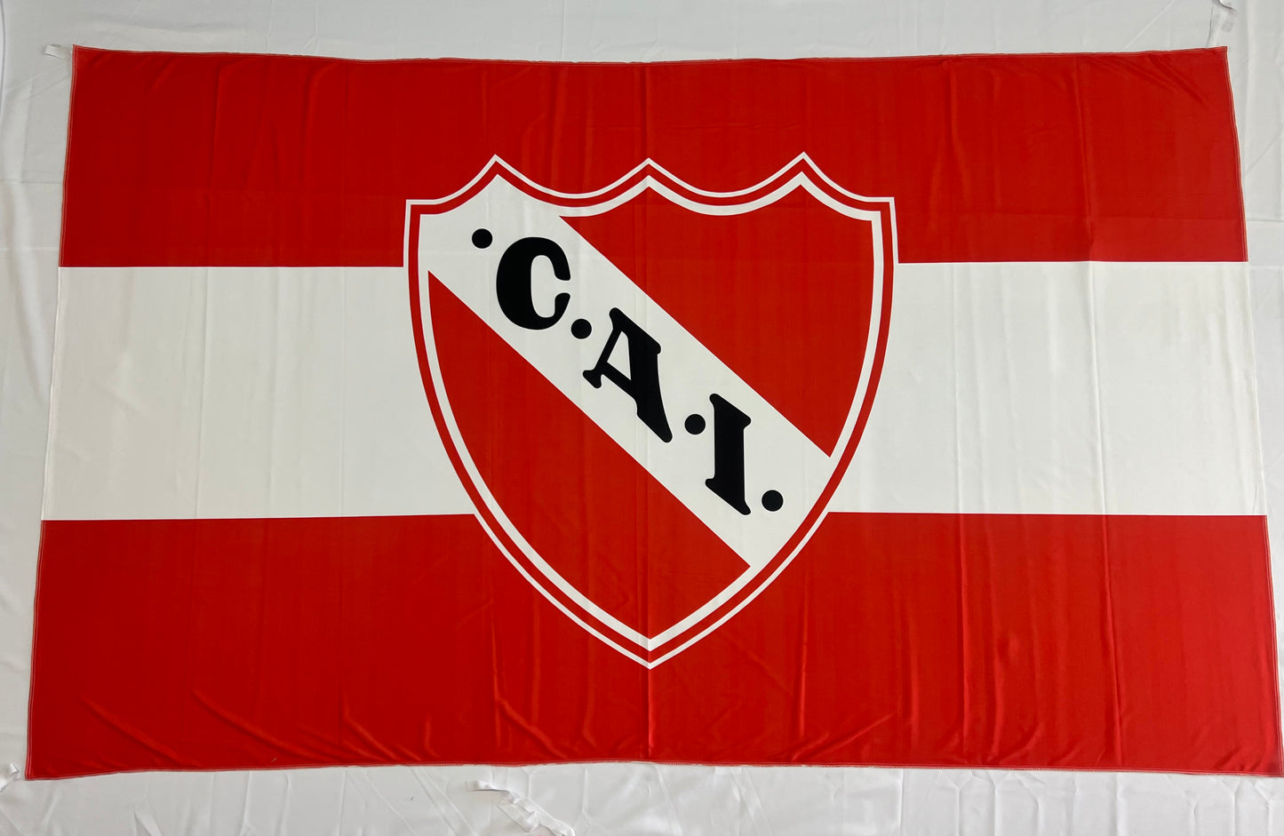 Bandera Independiente Roja 1,50 x 1,00 m / 2,50 x 1,50 m – Tela Resistente – Envío Gratis a Todo el País