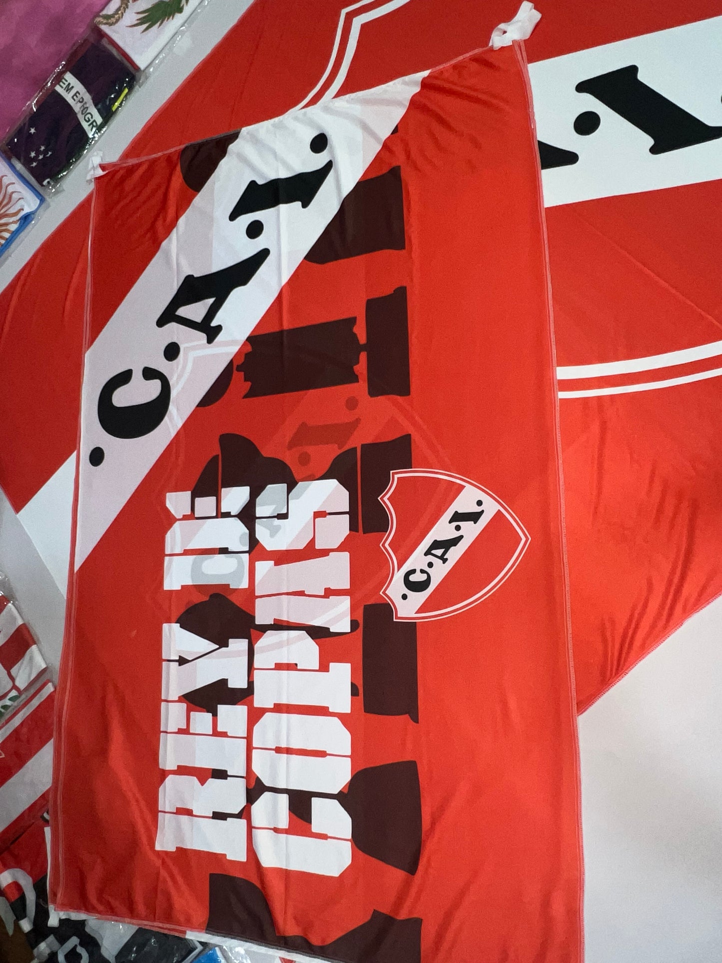 Banderas de independiente Rey de Copas – 1,50 x 1,00 m / 2,50 x 1,50 m – Tela Resistente – Envío Gratis a Todo el País 🇦🇷