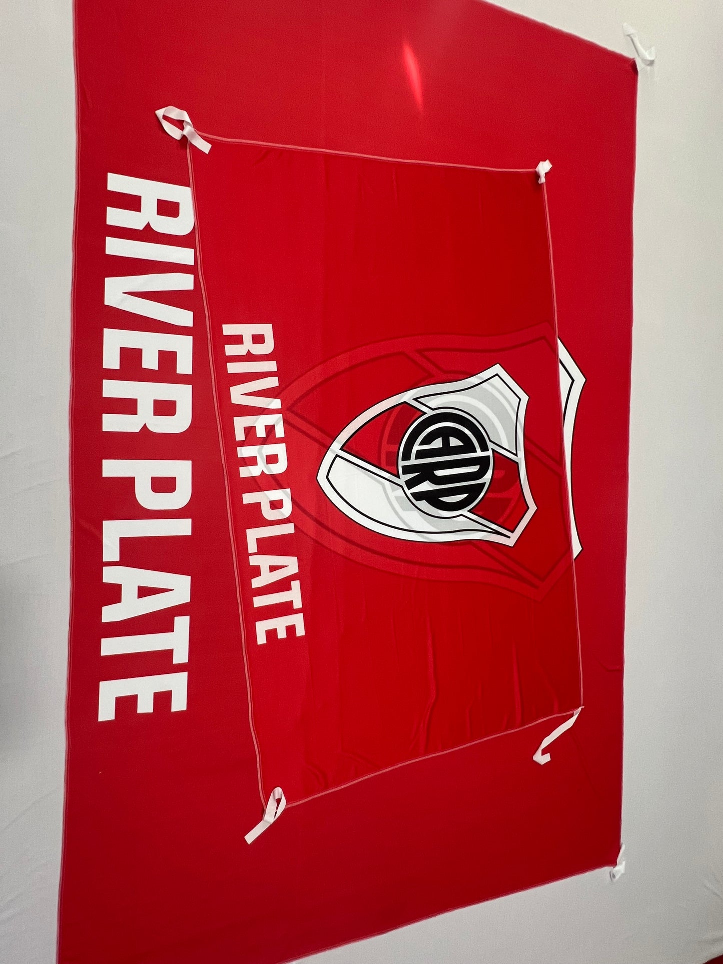 Bandera River (Roja) – 1,50 x 1,00 m / 2,50 x 1,50 m – Tela Resistente – Envío Gratis a Todo el País