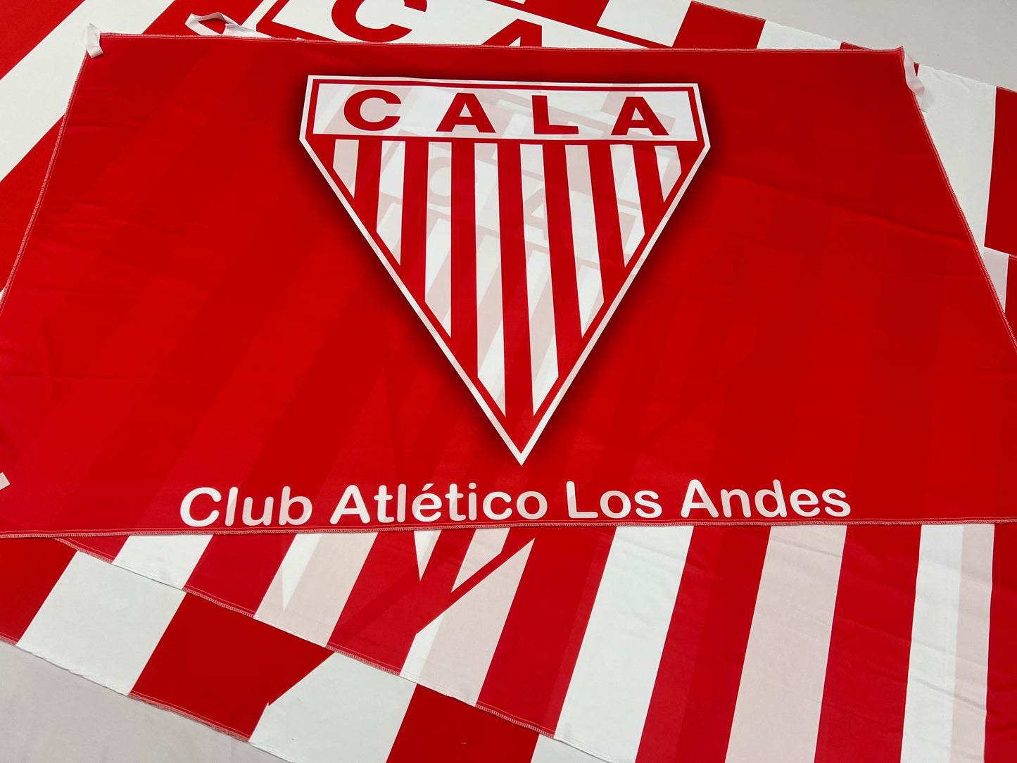 Bandera Los Andes (Roja)– 1,50 x 1,00 m / 2,50 x 1,50 m – Tela Resistente – Envío Gratis a Todo el País