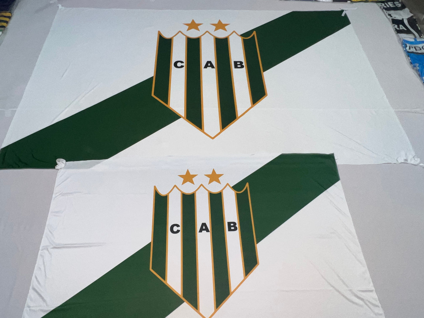 Bandera de República Dominica – 1,50 x 1,00 m / 2,50 x 1,50 m – Tela Resistente – Envío Gratis a Todo el País