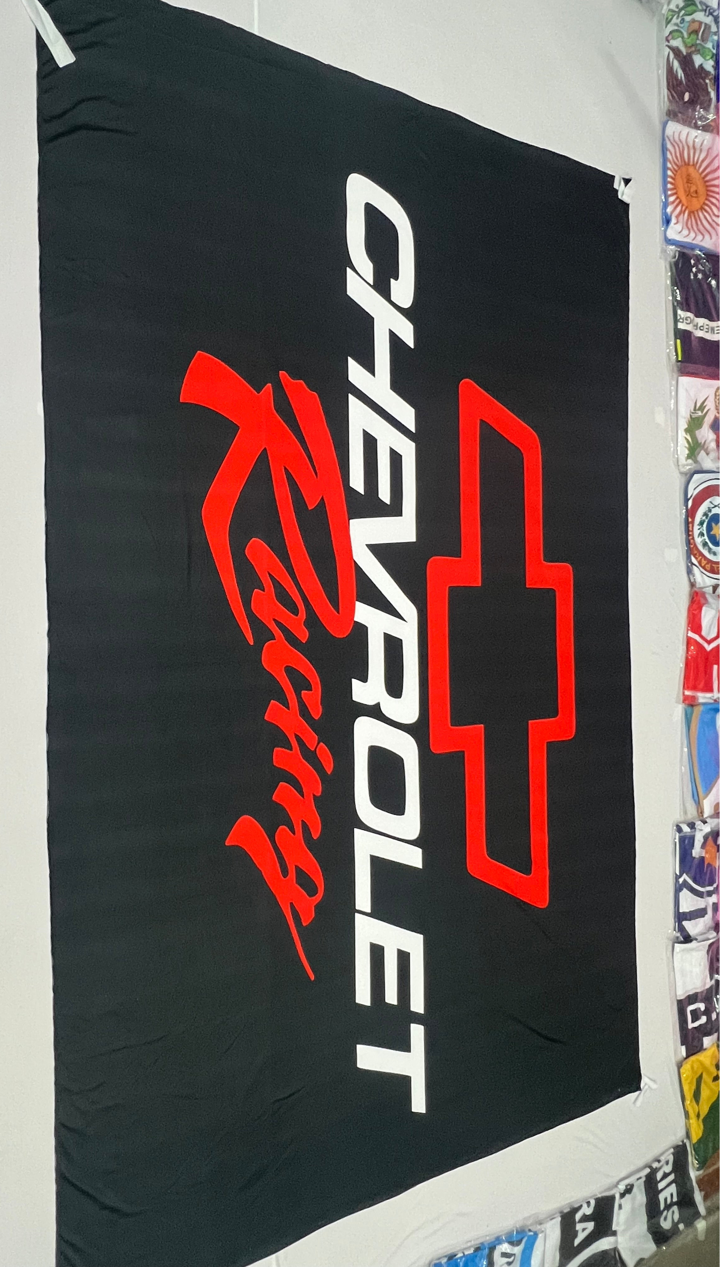 Banderas de Chevrolet Negra – 1,50 x 1,00 m / 2,50 x 1,50 m – Tela Resistente – Envío Gratis a Todo el País 🇦🇷