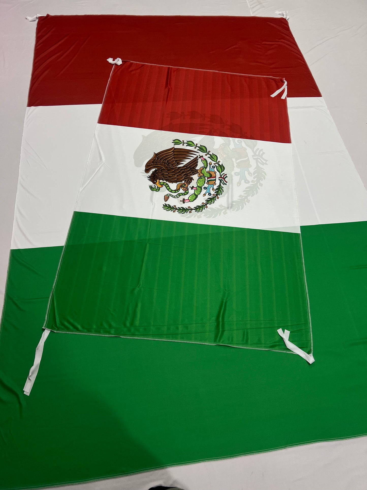 Banderas de México – 1,50 x 1,00 m / 2,50 x 1,50 m – Tela Resistente – Envío Gratis a Todo el País 🇲🇽