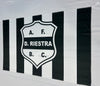 Bandera Deportivo Riestra – 1,50 x 1,00 m / 2,50 x 1,50 m – Tela Resistente – Envío Gratis a Todo el País
