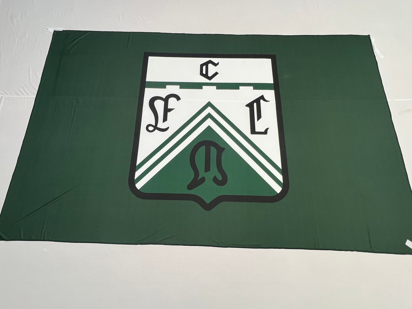 Bandera Ferro – 1,50 x 1,00 m / 2,50 x 1,50 m – Tela Resistente – Envío Gratis a Todo el País