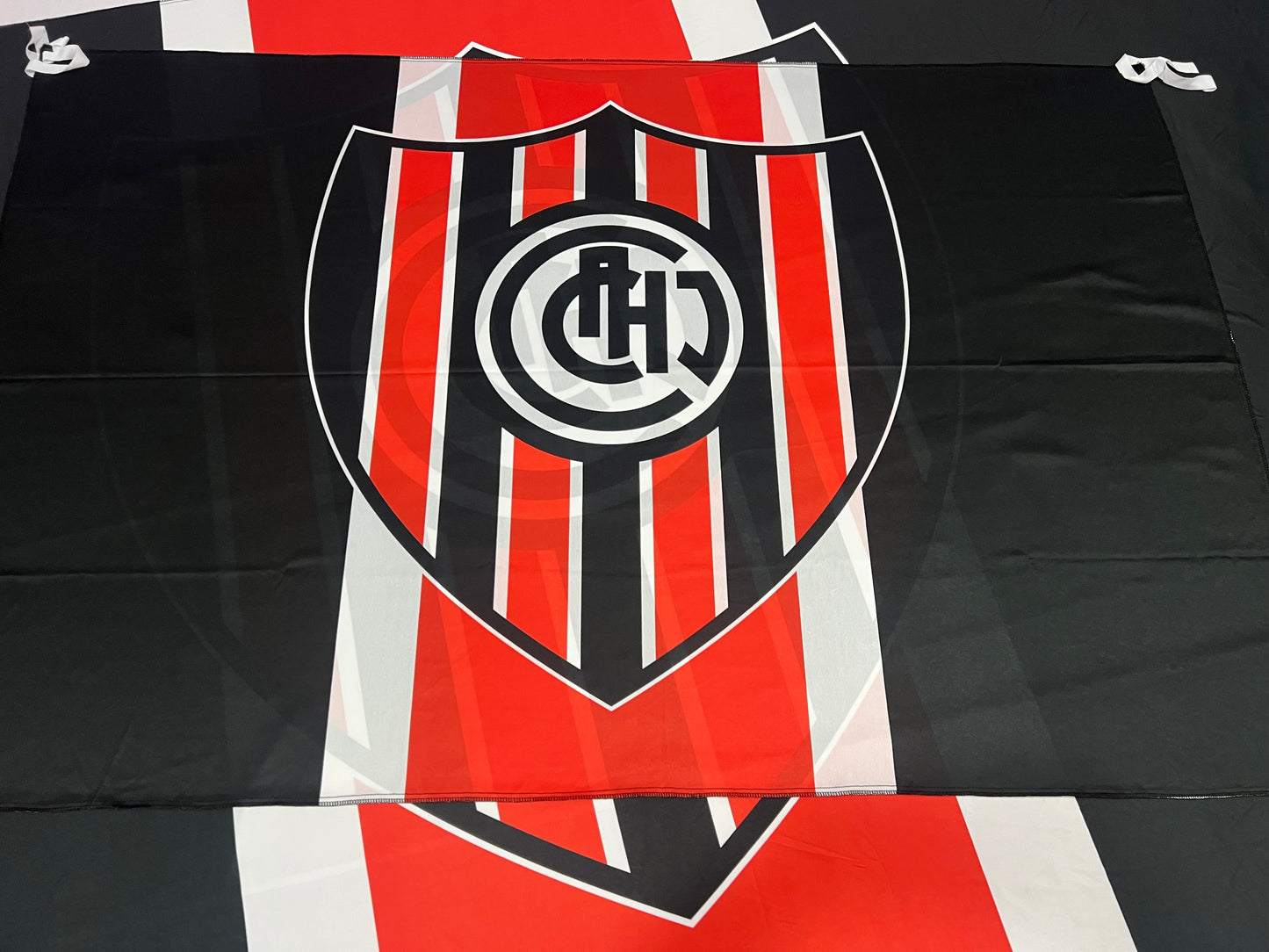 Banderas de Chacarita – 1,50 x 1,00 m / 2,50 x 1,50 m – Tela Resistente – Envío Gratis a Todo el País 🇦🇷