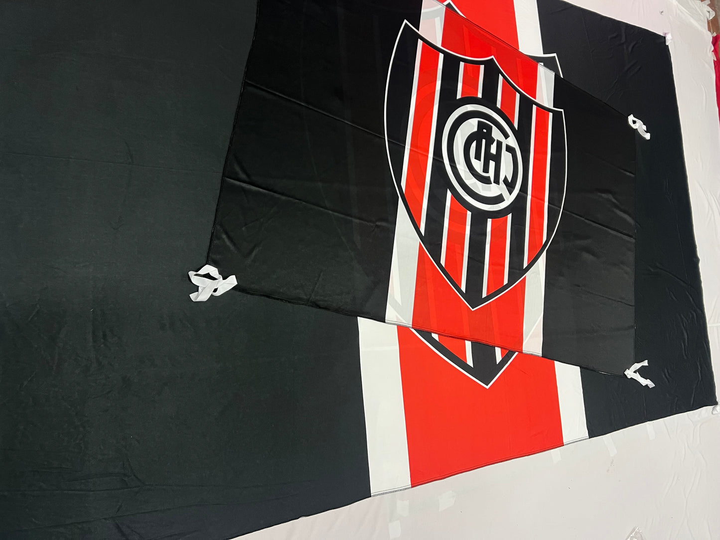 Banderas de Chacarita – 1,50 x 1,00 m / 2,50 x 1,50 m – Tela Resistente – Envío Gratis a Todo el País 🇦🇷
