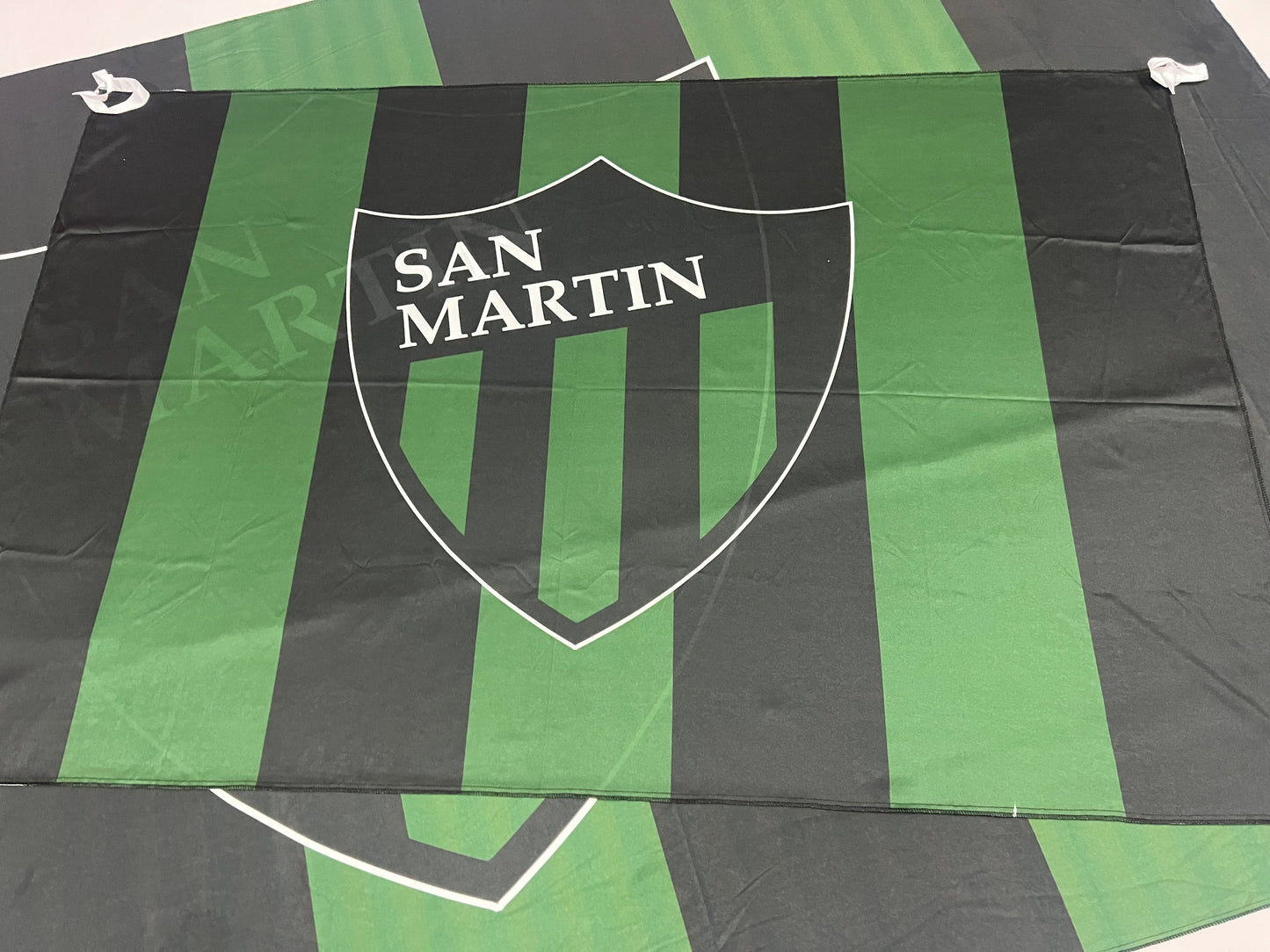 Banderas de San Martín de San Juan – 1,50 x 1,00 m / 2,50 x 1,50 m – Tela Resistente – Envío Gratis a Todo el País 🇦🇷