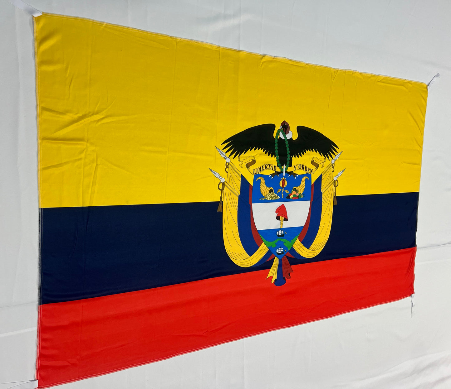Banderas de Colombia – 1,50 x 1,00 m / 2,50 x 1,50 m – Tela Resistente – Envío Gratis a Todo el País 🇪🇨