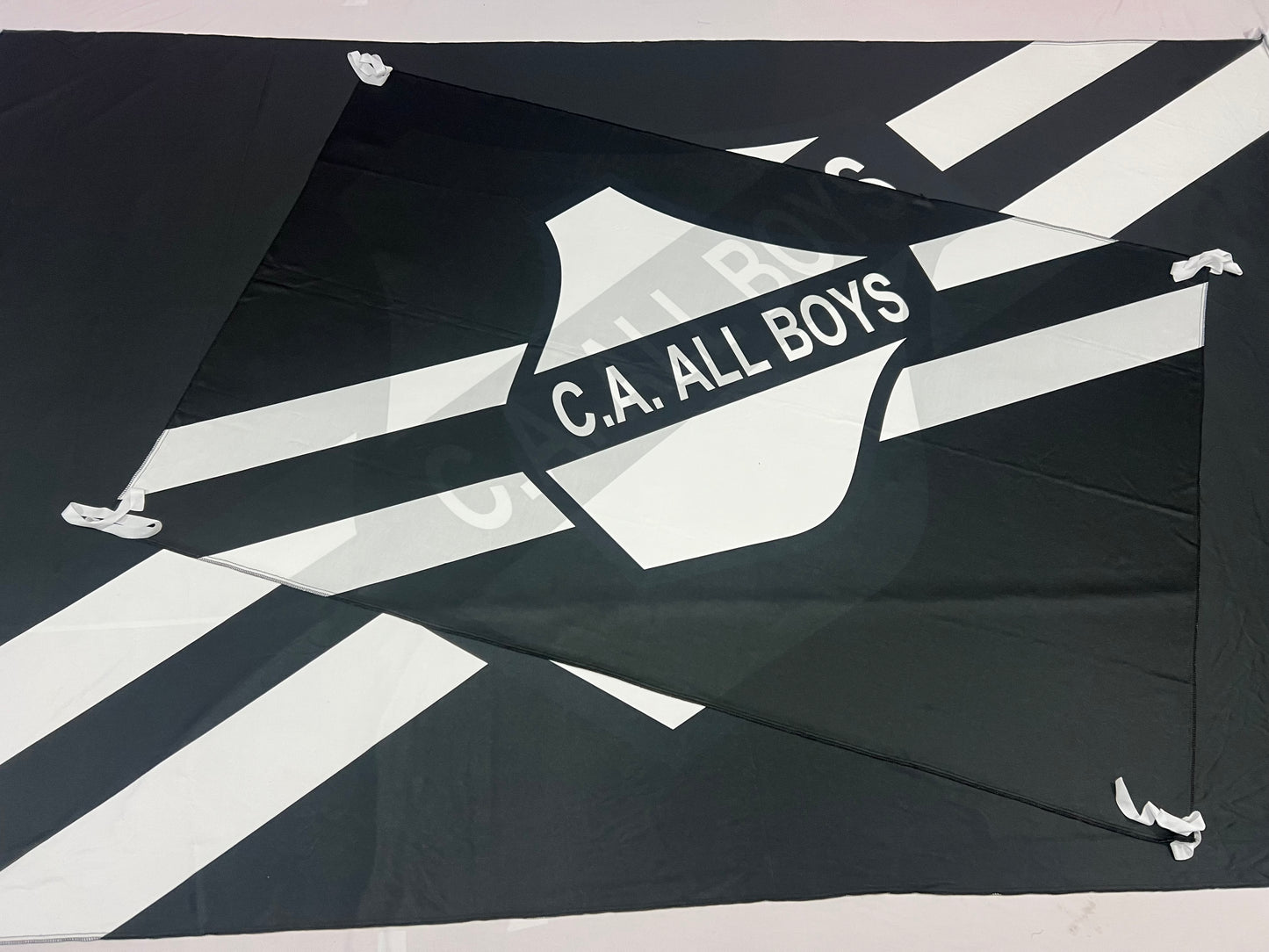 Banderas de All Boys – 1,50 x 1,00 m / 2,50 x 1,50 m – Tela Resistente – Envío Gratis a Todo el País 🇦🇷