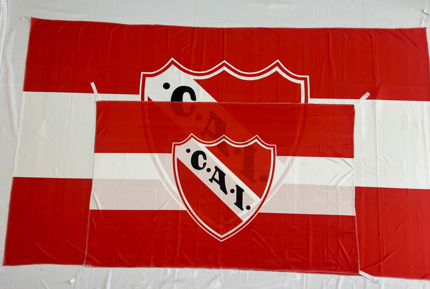 Bandera Independiente Roja  1,50 x 1,00 m / 2,50 x 1,50 m – Tela Resistente – Envío Gratis a Todo el País