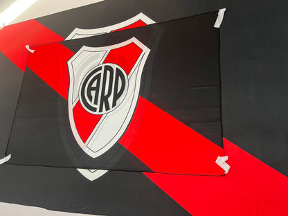 Bandera River (Negra) – 1,50 x 1,00 m / 2,50 x 1,50 m – Tela Resistente – Envío Gratis a Todo el País