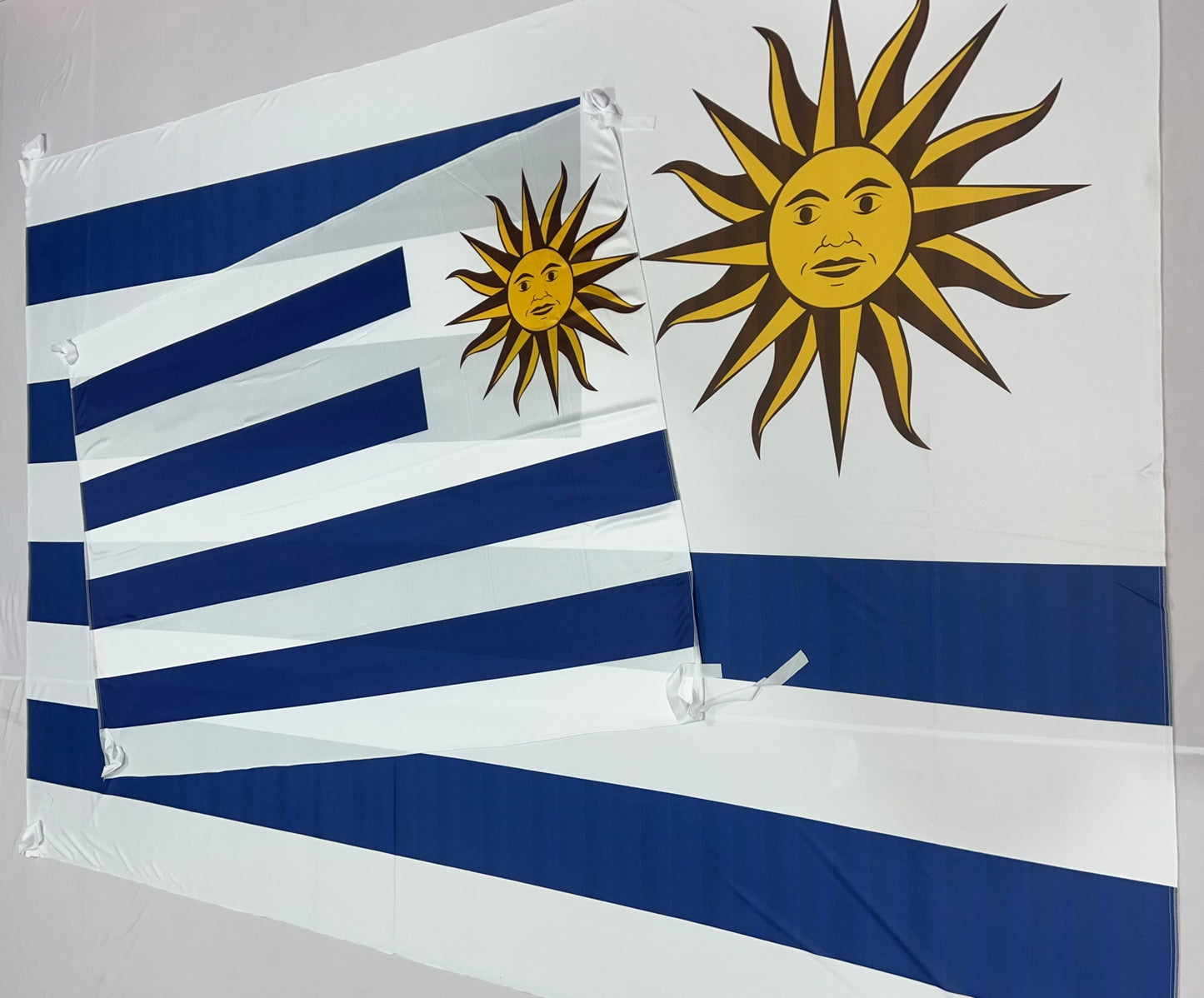Banderas de Uruguay – 1,50 x 1,00 m / 2,50 x 1,50 m – Tela Resistente – Envío Gratis a Todo el País 🇺🇾
