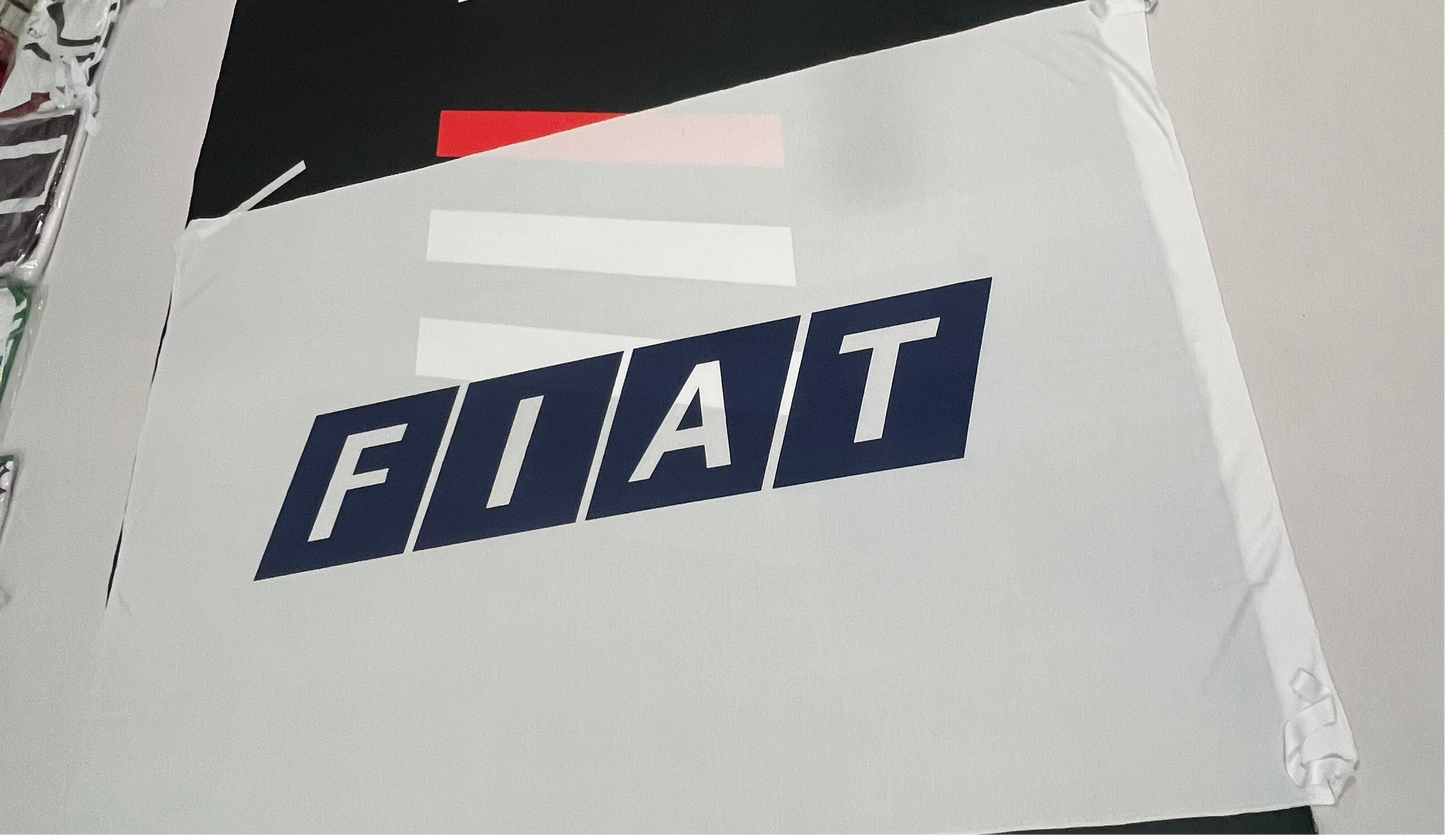 Banderas de Fiat blanca – 1,50 x 1,00 m / 2,50 x 1,50 m – Tela Resistente – Envío Gratis a Todo el País 🇦🇷