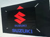 Bandera Suzuki Negra – 1,00 x 1,50 m / 1,50 x 2,50 m – ENVÍO GRATIS A TODO EL PAÍS