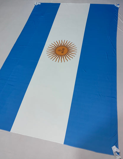 Bandera Argentina – 1,50 x 1,00 m / 2,50 x 1,50 m – Tela Resistente – Envío Gratis a Todo el País
