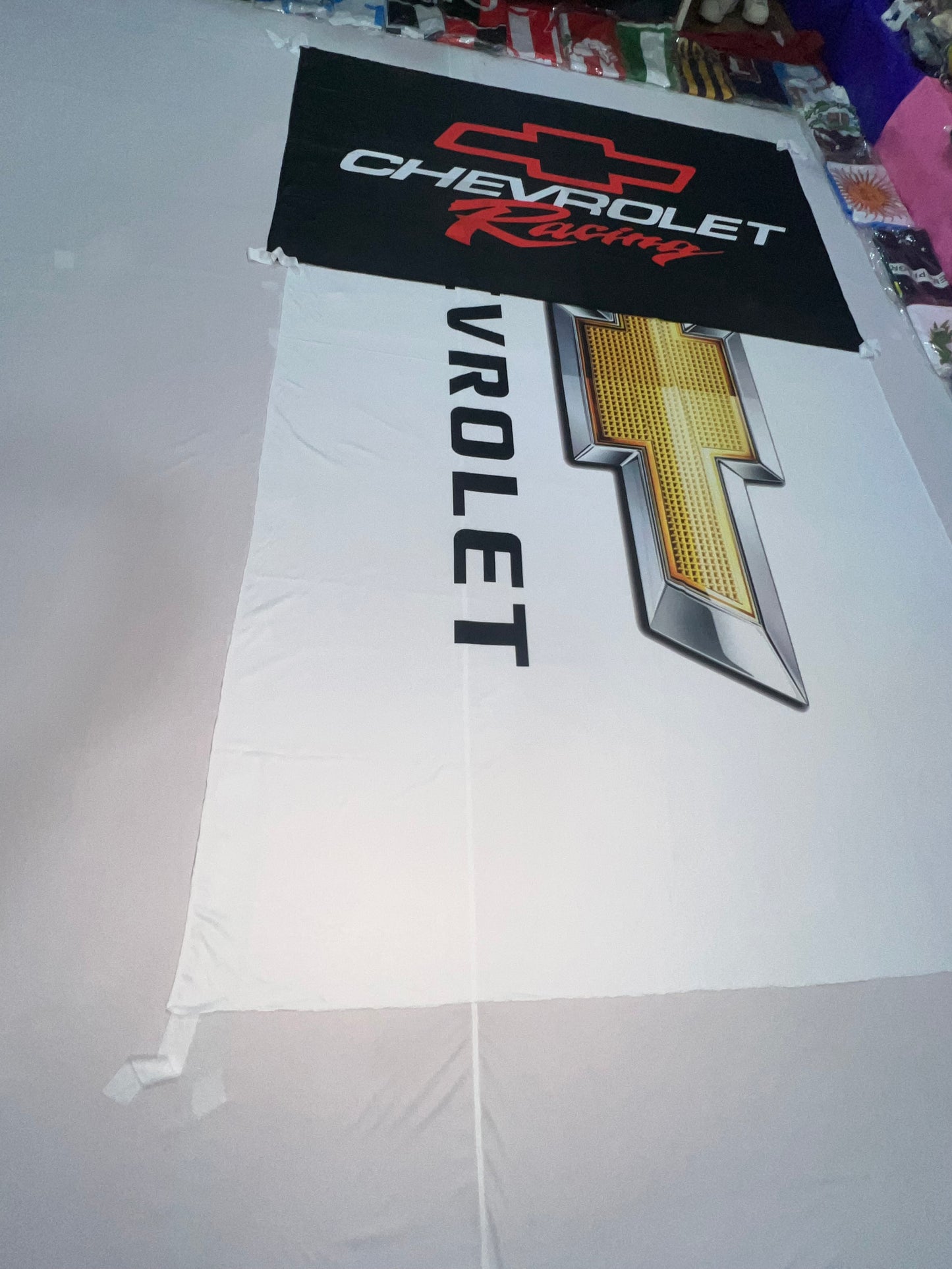 Banderas de Chevrolet (blanca)– 1,50 x 1,00 / 2,50 x 1,50 m – Tela Resistente – Envío Gratis a Todo el País 🇦🇷