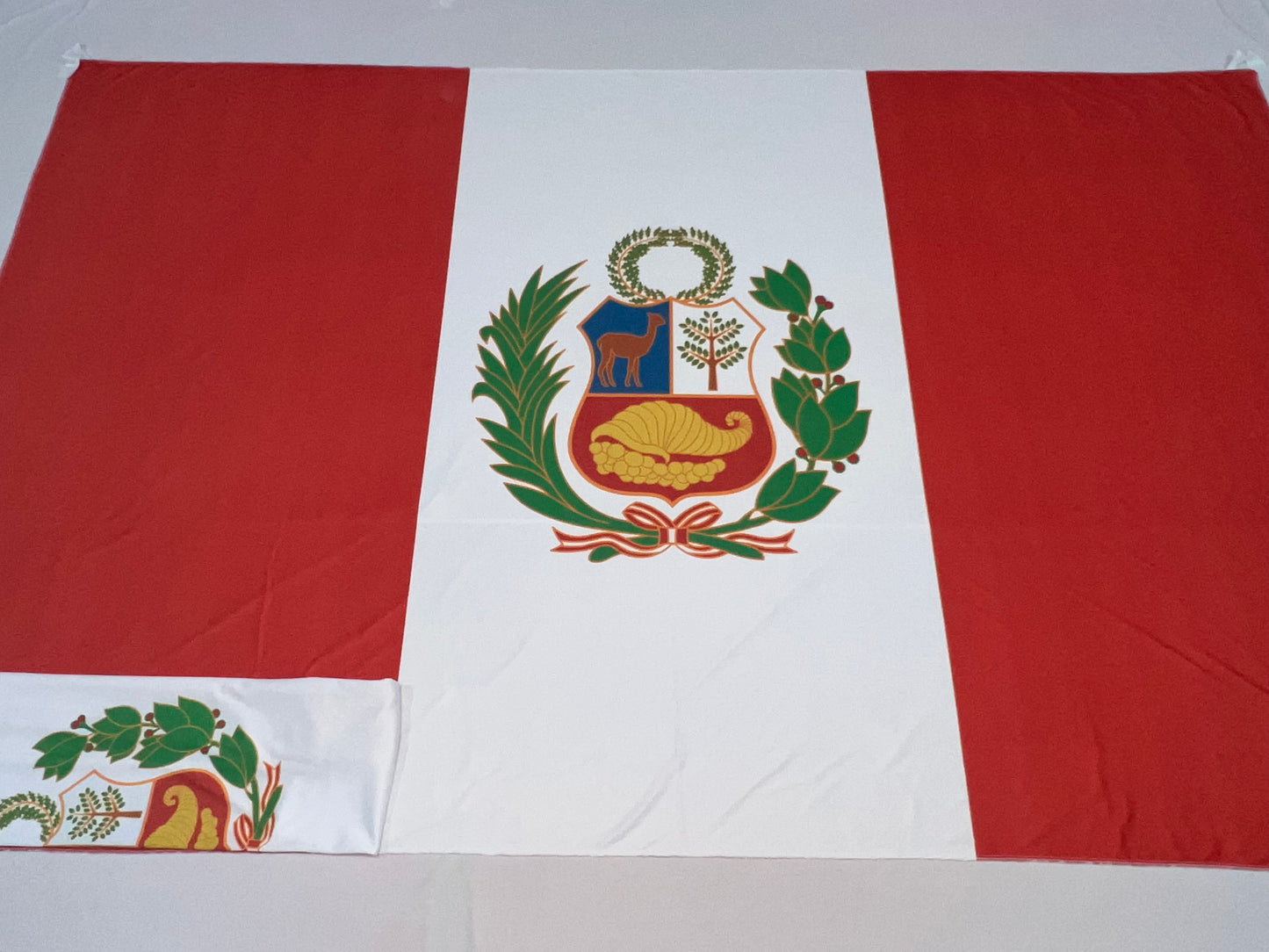 Banderas de Perú – 1,50 x 1,00 m / 2,50 x 1,50 m – Tela Resistente – Envío Gratis a Todo el País 🇦🇷