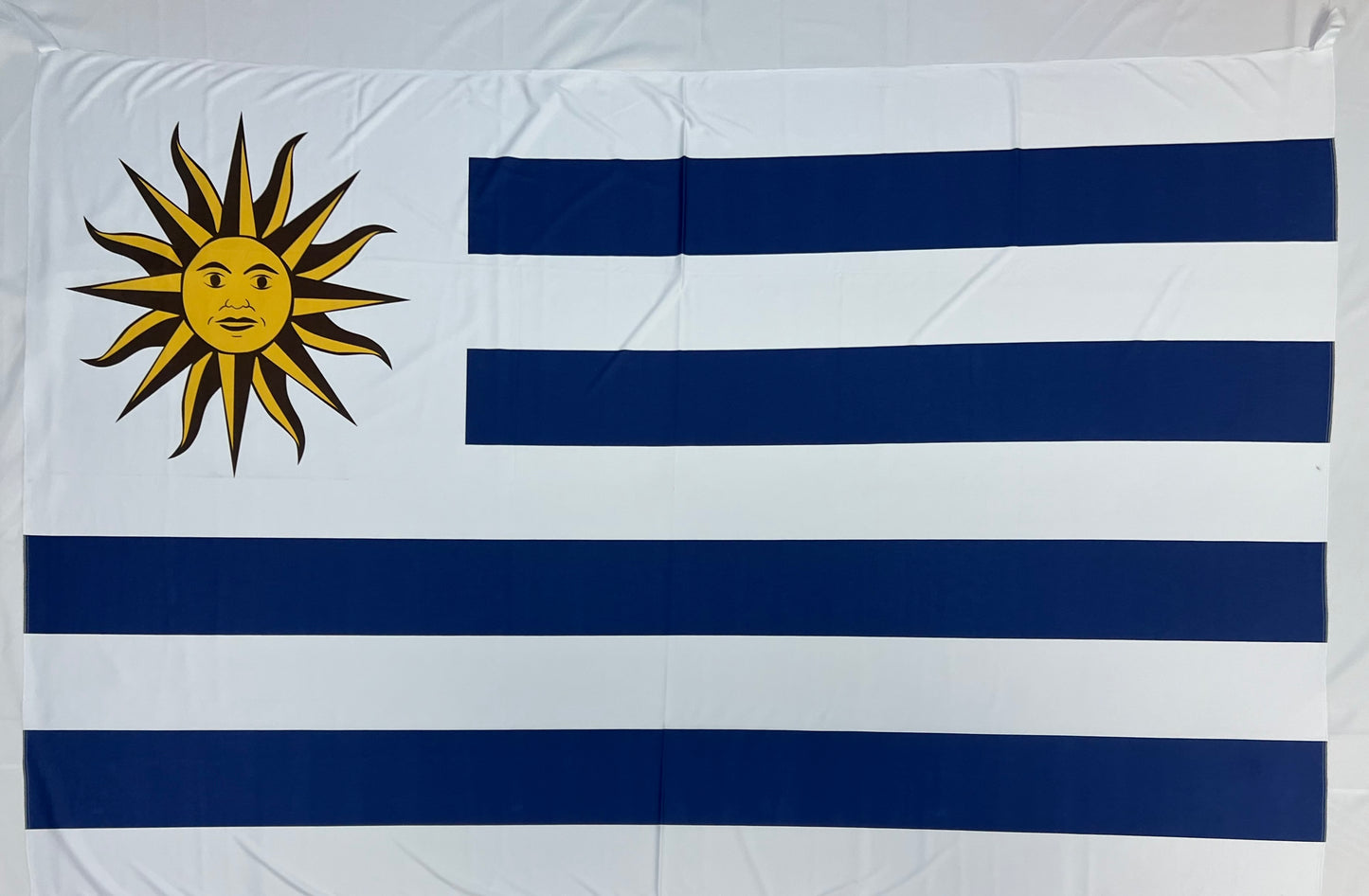Banderas de Uruguay – 1,50 x 1,00 m / 2,50 x 1,50 m – Tela Resistente – Envío Gratis a Todo el País 🇺🇾
