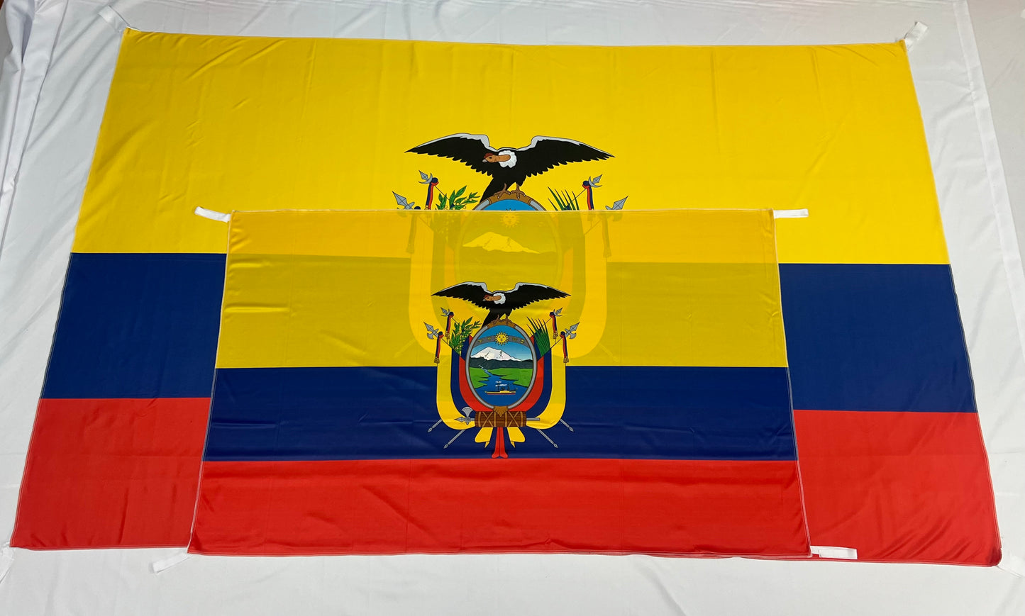 Banderas de Ecuador– 1,50 x 1,00 m / 2,50 x 1,50 m – Tela Resistente – Envío Gratis a Todo el País 🇨🇴