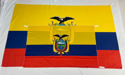 Banderas de Ecuador– 1,50 x 1,00 m / 2,50 x 1,50 m – Tela Resistente – Envío Gratis a Todo el País 🇨🇴