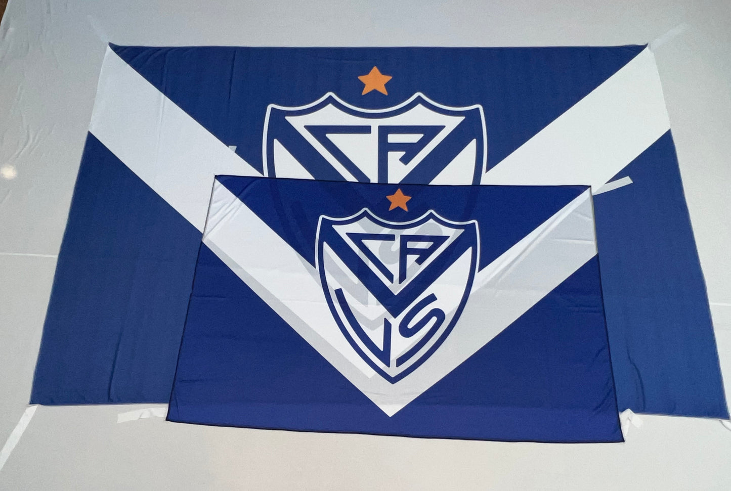 Banderas de Vélez – 1,50 x 1,00 m / 2,50 x 1,50 m – Tela Resistente – Envío Gratis a Todo el País 🇦🇷