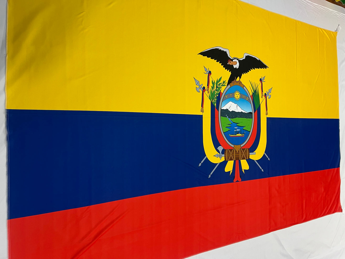 Banderas de Ecuador– 1,50 x 1,00 m / 2,50 x 1,50 m – Tela Resistente – Envío Gratis a Todo el País 🇨🇴
