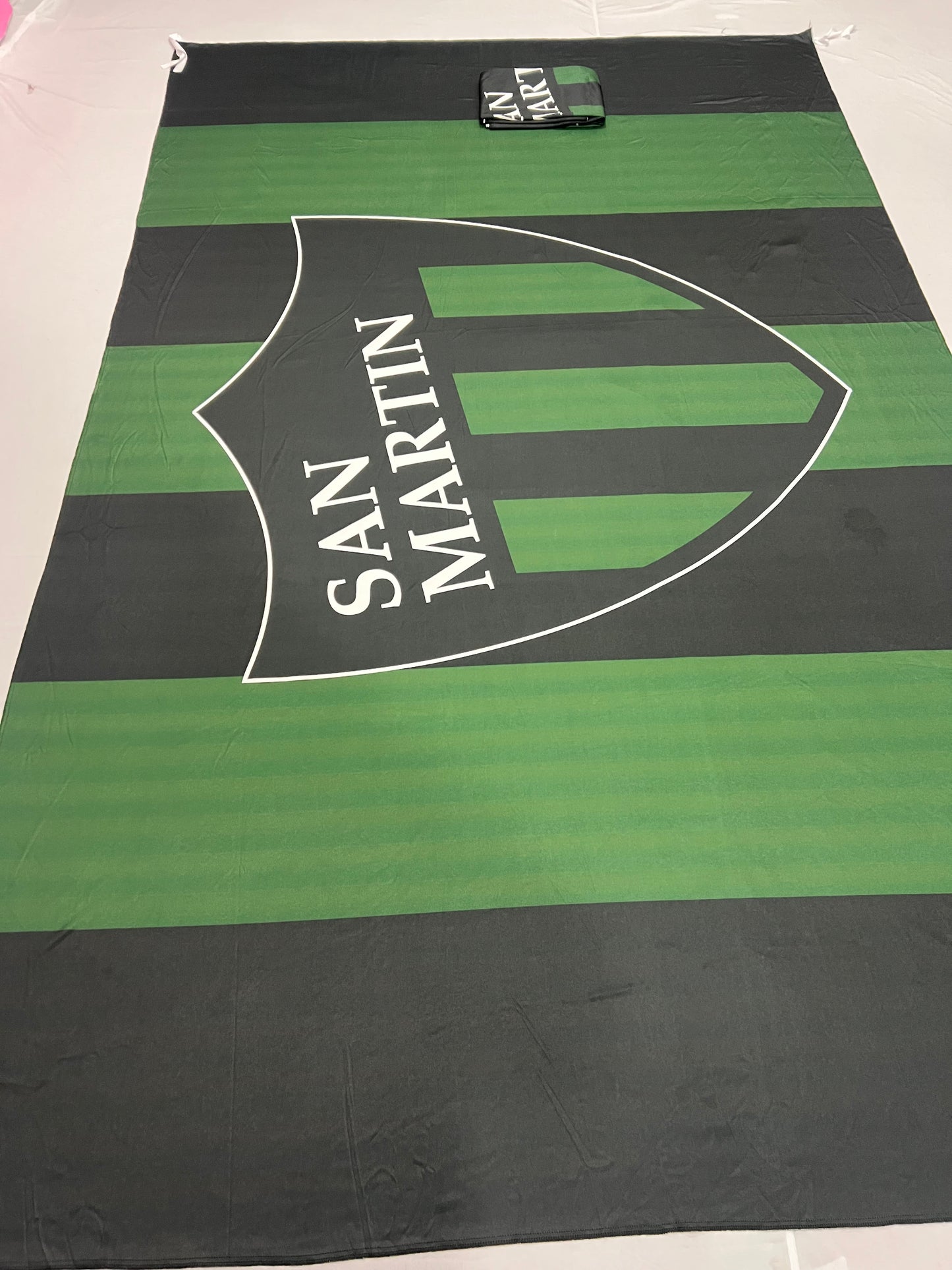 Banderas de San Martín de San Juan – 1,50 x 1,00 m / 2,50 x 1,50 m – Tela Resistente – Envío Gratis a Todo el País 🇦🇷