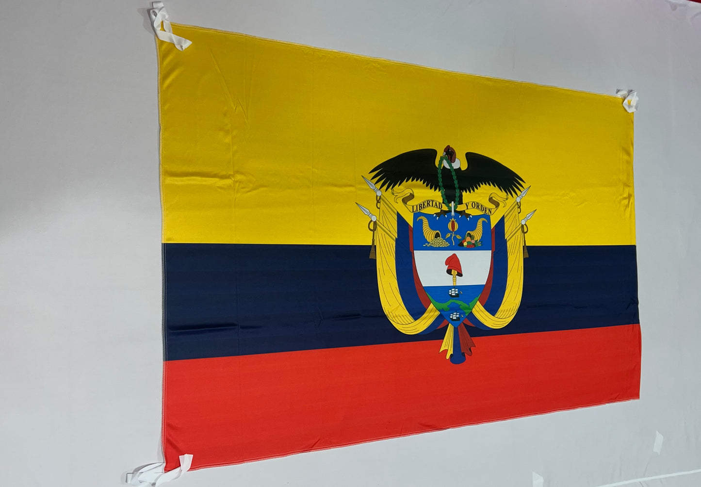 Banderas de Ecuador – 1,50 x 1,00 m / 2,50 x 1,50 m – Tela Resistente – Envío Gratis a Todo el País 🇪🇨