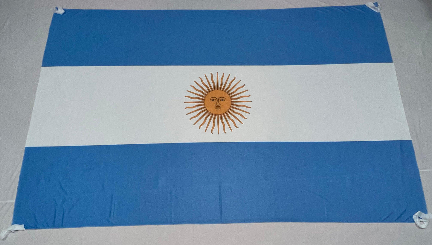 Bandera Argentina – 1,50 x 1,00 m / 2,50 x 1,50 m – Tela Resistente – Envío Gratis a Todo el País